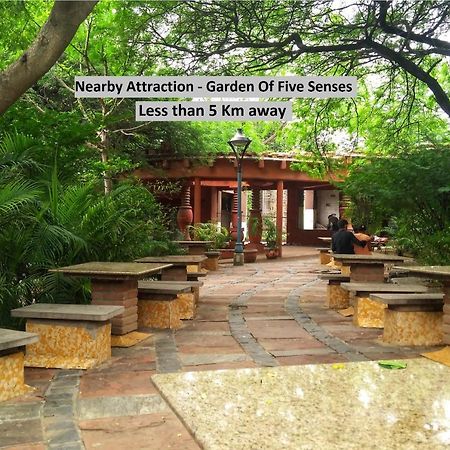 Oyo 62702 Golden Home Stay New Delhi Bagian luar foto
