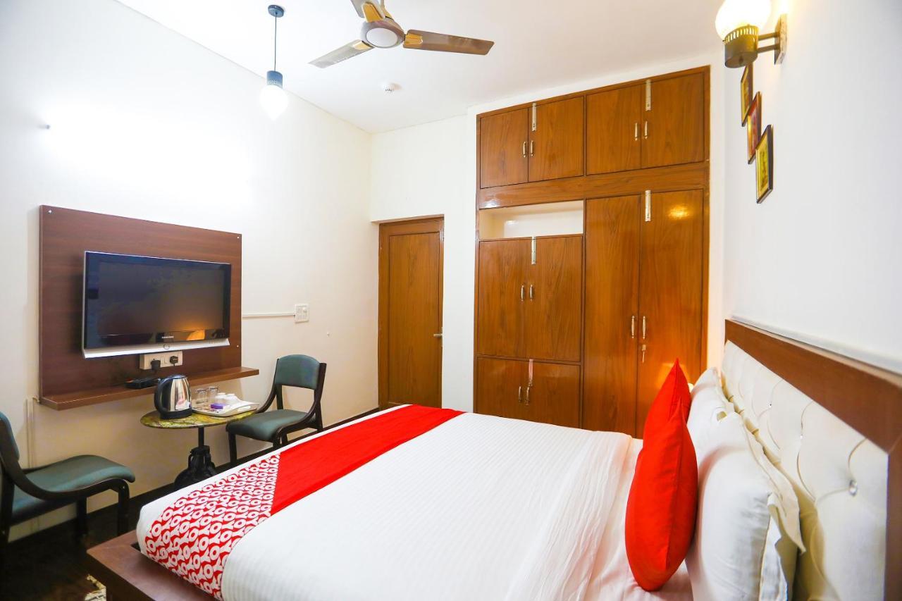 Oyo 62702 Golden Home Stay New Delhi Bagian luar foto