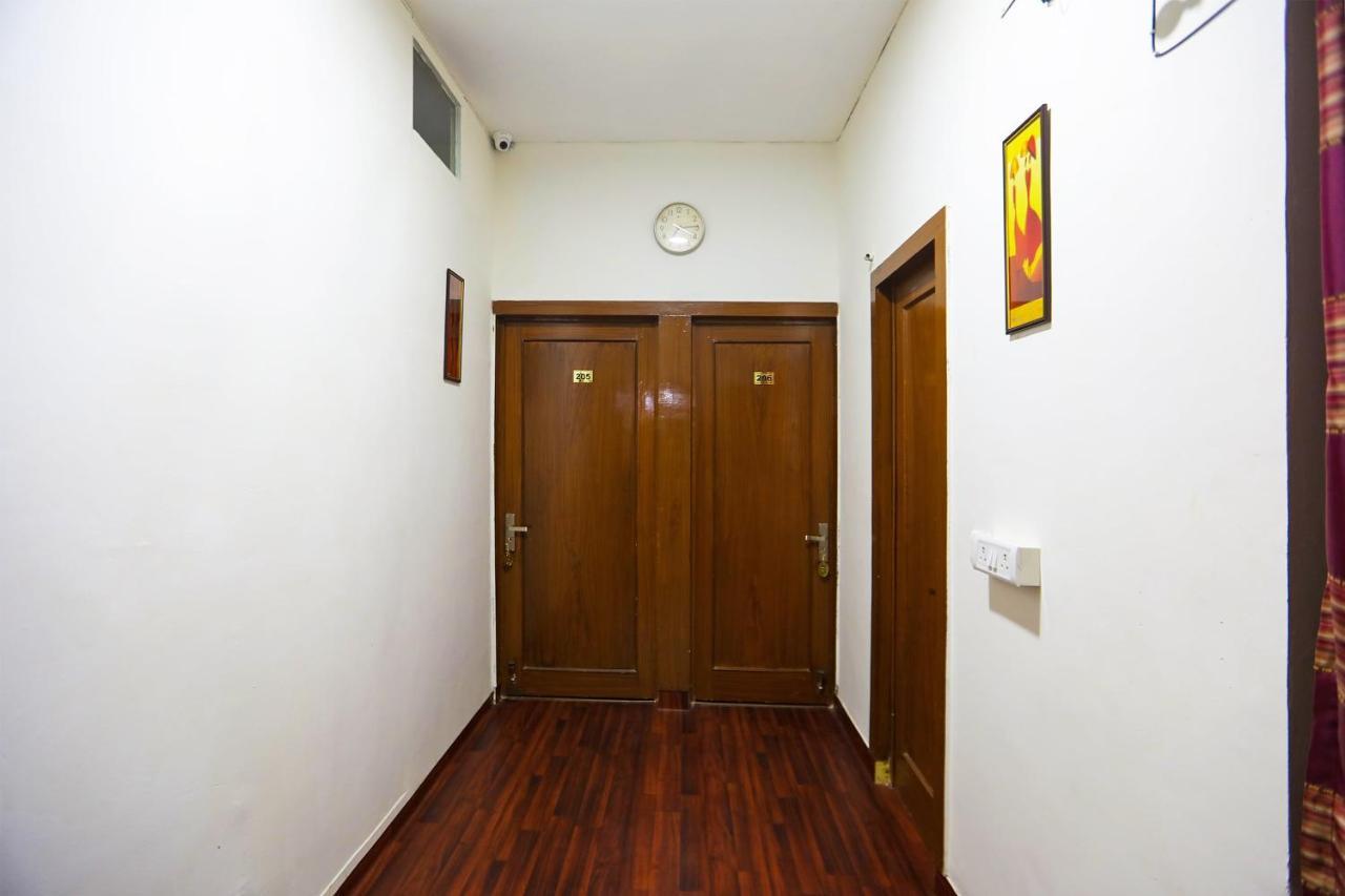 Oyo 62702 Golden Home Stay New Delhi Bagian luar foto
