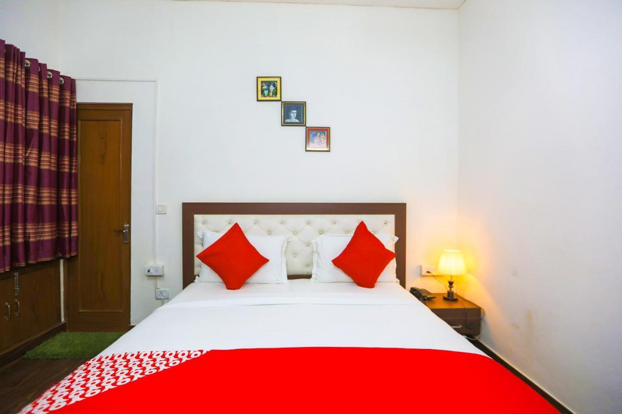 Oyo 62702 Golden Home Stay New Delhi Bagian luar foto