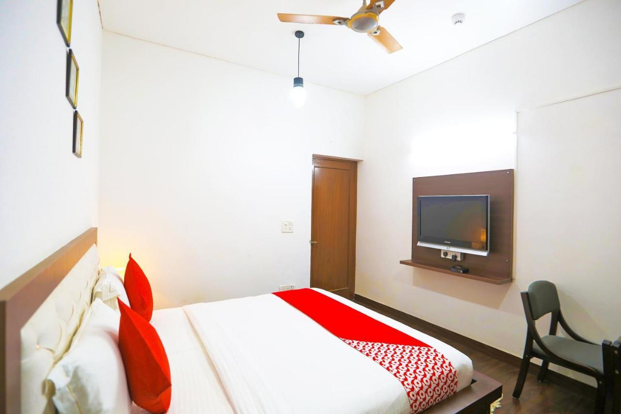 Oyo 62702 Golden Home Stay New Delhi Bagian luar foto